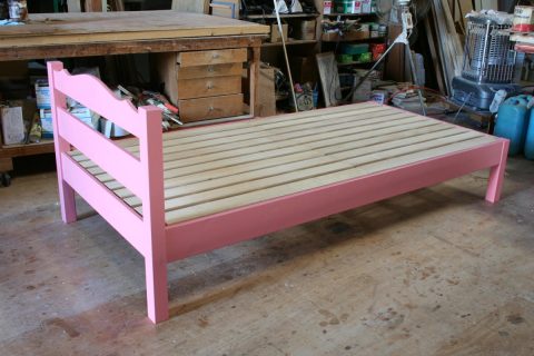 ピンクのベッド