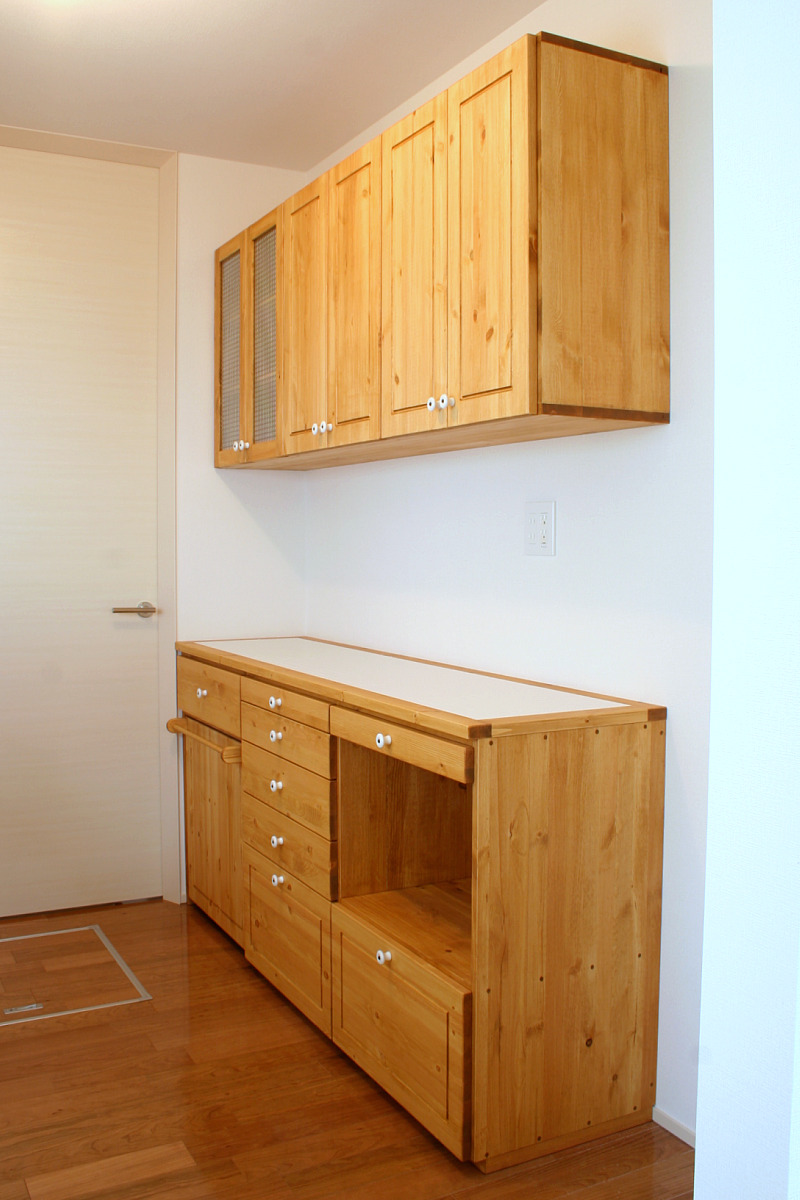 キッチンカウンター＆吊り戸棚、その3 | パイン家具 okamoku